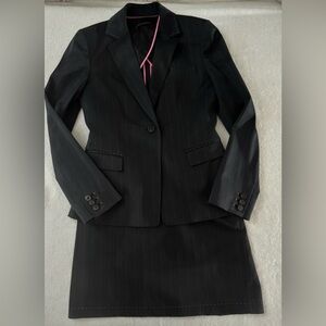ELIE TAHARI Elegant Jacket and Skirt